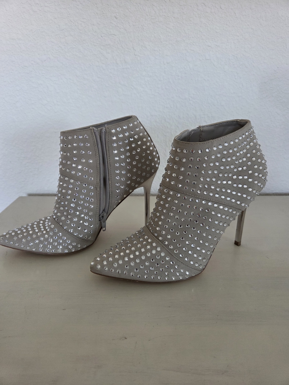 Like New>> Steve Madden "Primerra" Leather/Rhinestone Zipper Boots Sz. 7.5